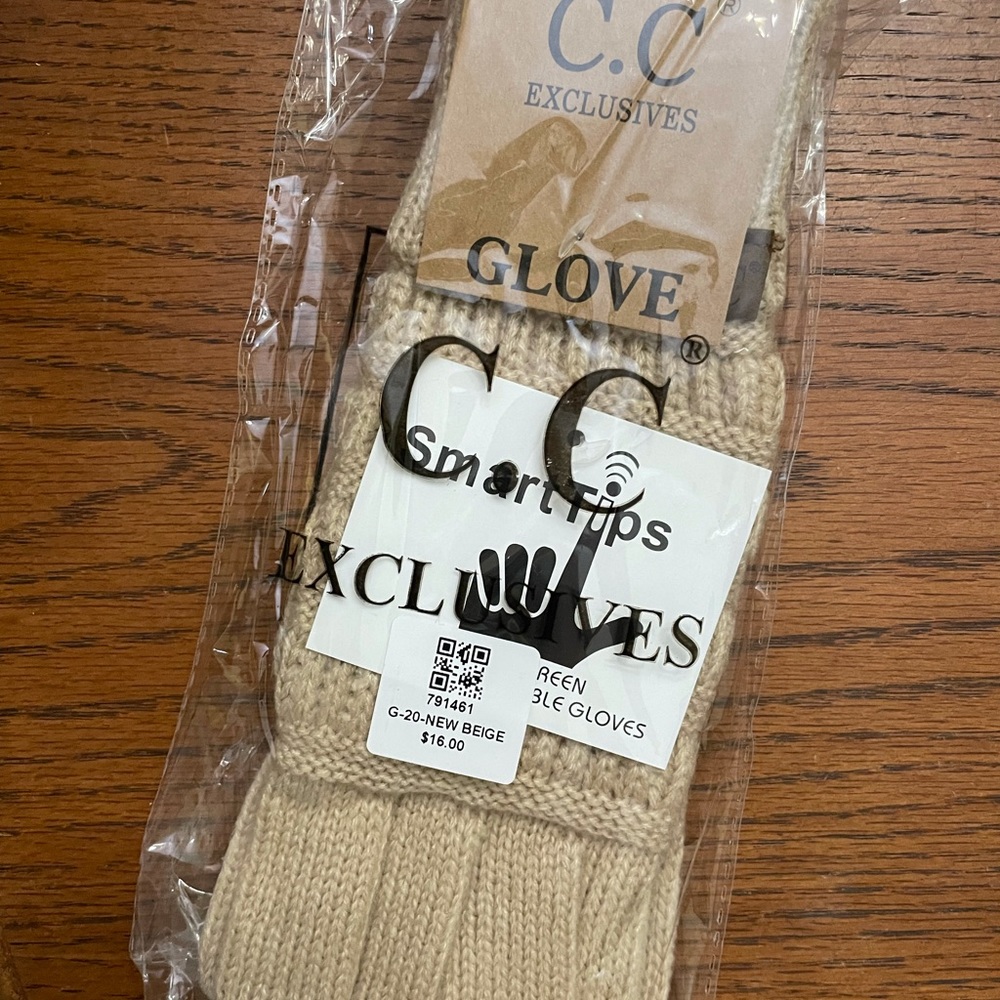 NWT C.C Gloves Beige - Picture 2 of 2
